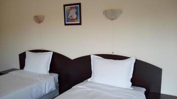 Фото номера Классический люкс Отель Hotel Enchevi г. Кирково 4