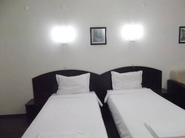 Фото номера Семейный люкс с балконом Отель Hotel Enchevi г. Кирково 6